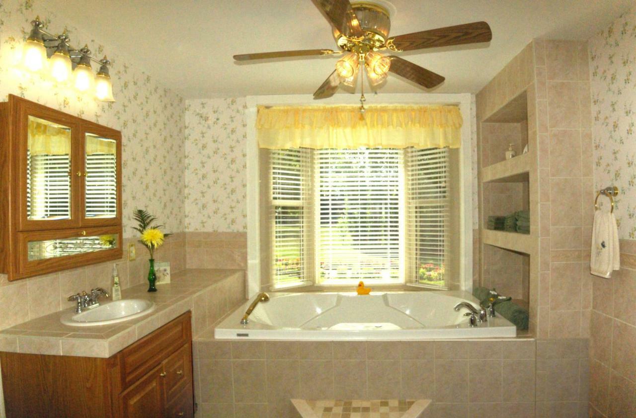 Ironton Plain & Fancy Bed & Breakfast المظهر الخارجي الصورة